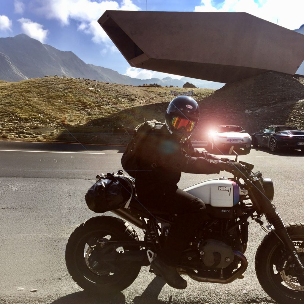 custom r9t on timmelsjoch